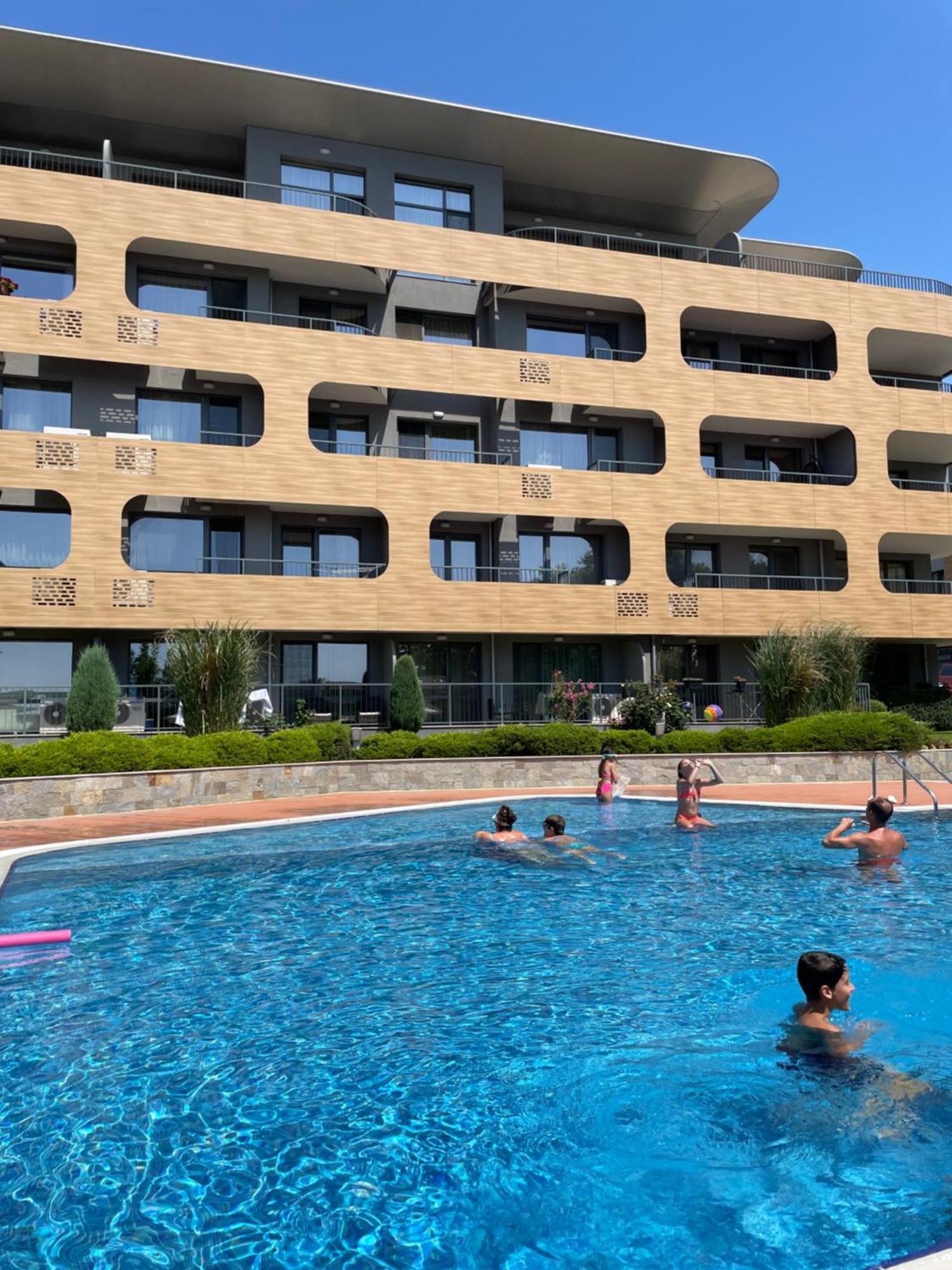 Nobile Apartment - Coral Residence Complex With Parking & Pool ヴァルナ エクステリア 写真